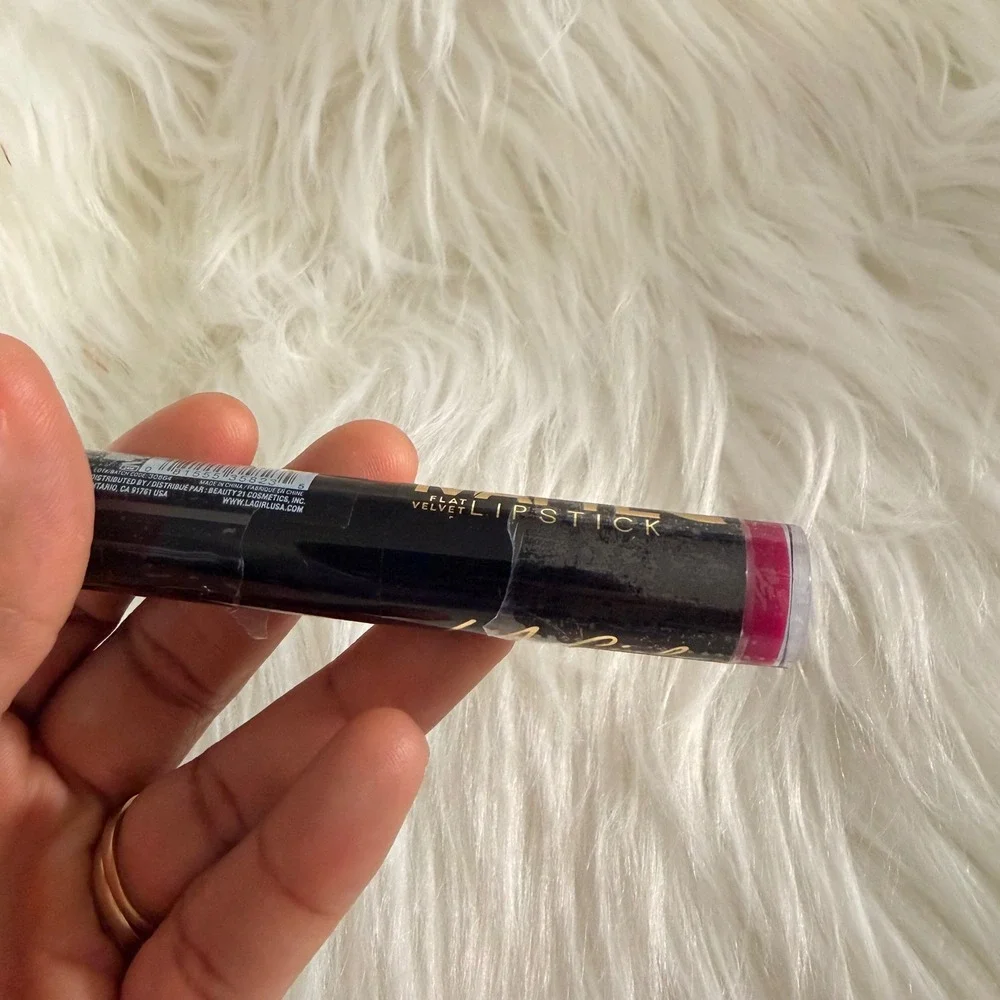 LA Girl Flat Velvet Matte Lipstick Womens 0.10oz Va Voom GLC823 New Sealed BERRY